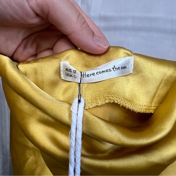 GOLDEN SILKY FINISH DRESS - Picture 6 of 11
